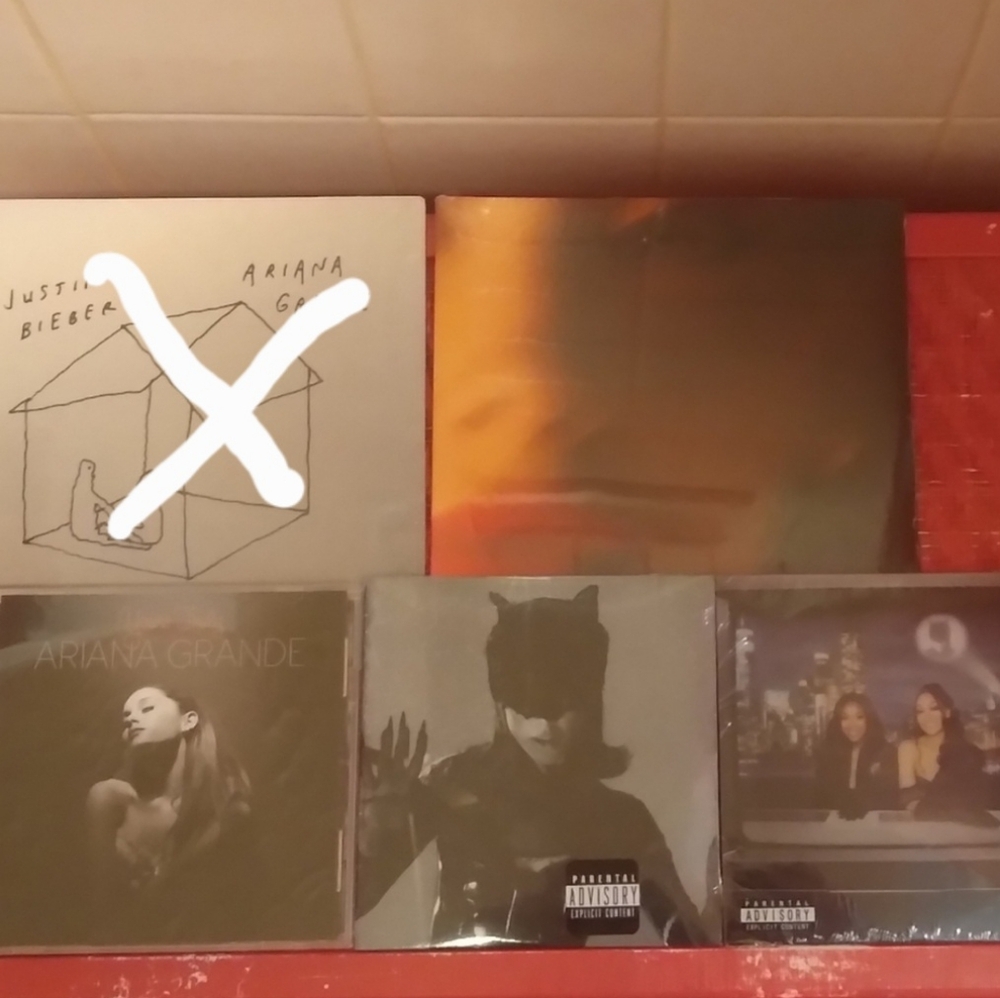 Ariana Grande Music Lot!